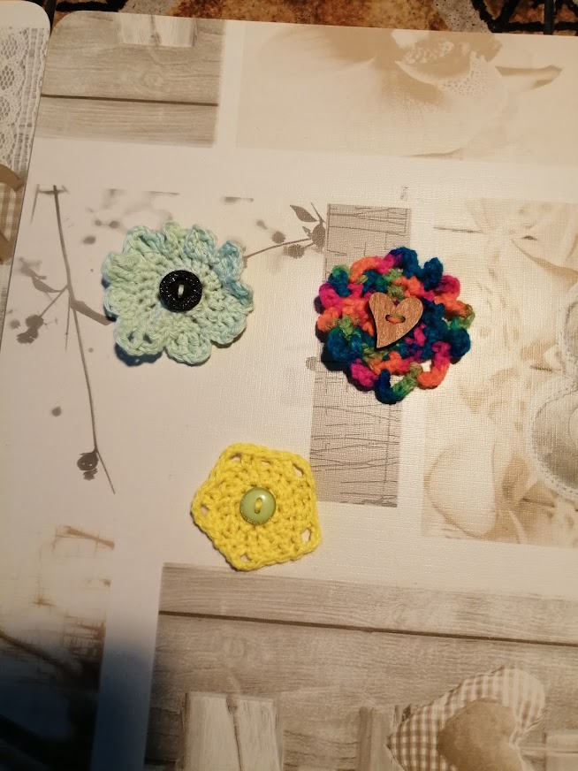Små blomster med knapper
